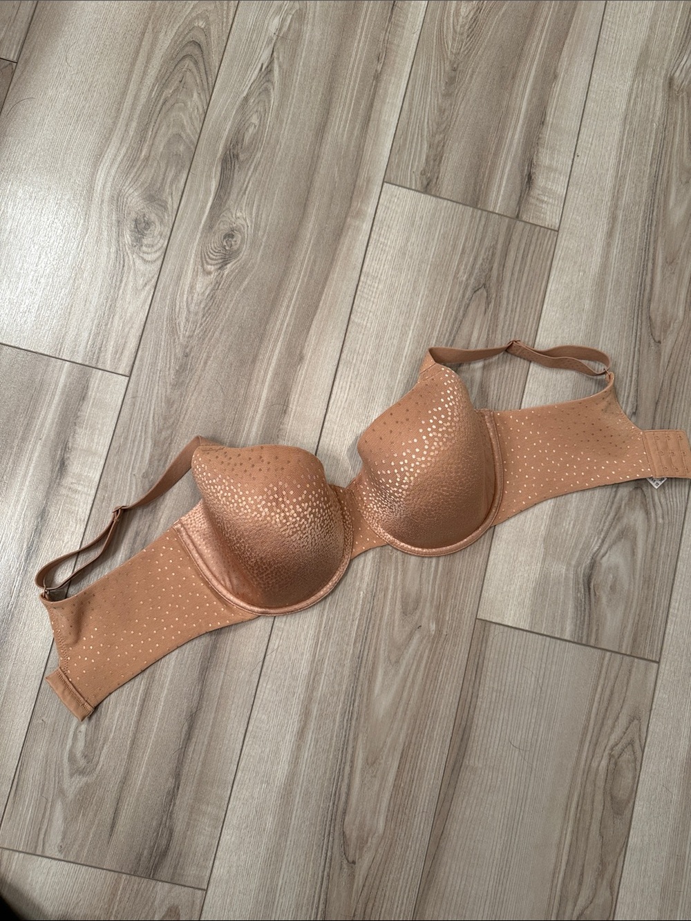 Wacoal Tan/Nude Bra with Subtle Metallic Dot Detail - 34G - Picture 4 of 9